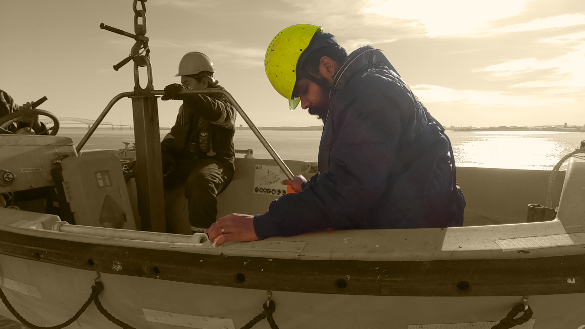 Noren Cayago - When a seafarer prays.jpg